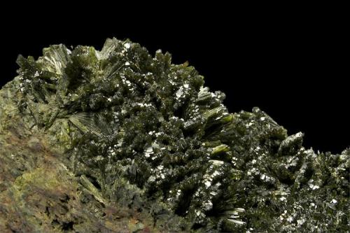 Epidote
Les Collades ravine (Escales reservoir), Casterner de les Olles, Tremp, El Pallars Jussà, Lleida (Lérida), Catalonia, Spain
17x10 cm.
Fot. & Col. Juan Hernandez.
Collected in May of 2010.

Detail of the previous specimen (Author: supertxango)