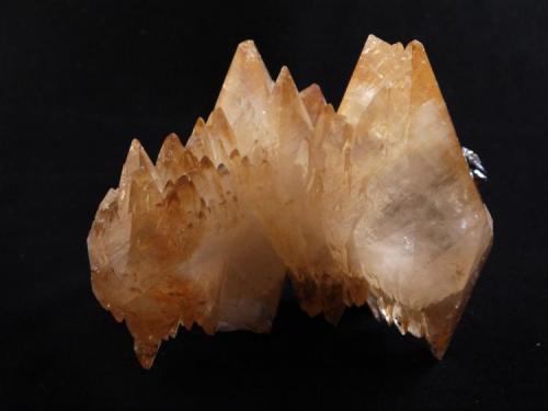Calcite, Sphalerite
Elmwood Mine, Tennessee, USA
15.5 x 13.5 x  9.2 cm (Author: Don Lum)