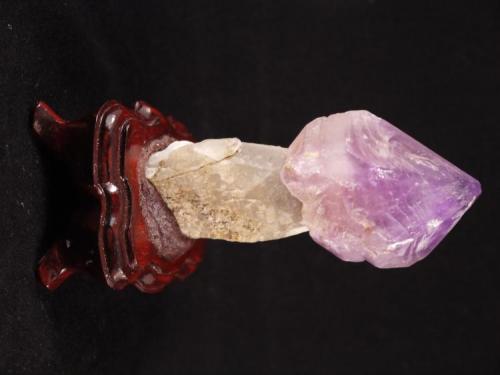 Korean Amethyst Scepter
Kodo-Ri Keisho-Nando Korea
9.2 x 5 x 4.5 cm (Author: Don Lum)