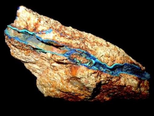 Azurite, Malachite
Altväter samt Eschig mine, Sayda, southern Freiberg district, Erzgebirge, Saxony, Germany.
9 x 5 cm
Kidney-like malachite covered by azurite crystals. Good specimen for that locality. (Author: Andreas Gerstenberg)