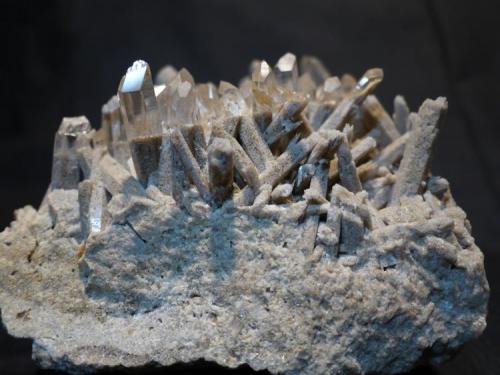 Quartz
McEarl Mine, Garland Co., Arkansas, USA
24 x 16 x 12 cm
Quartz with Sand Inclusions (Author: Don Lum)