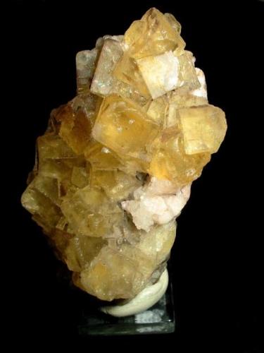 Fluorite
Abraham shaft, Himmelfahrt mine, Freiberg, Erzgebirge, Saxony, Germany.
5,5 x 3 cm
Good Himmelfahrt fluorite from an old miner´s collection (found 1908). (Author: Andreas Gerstenberg)