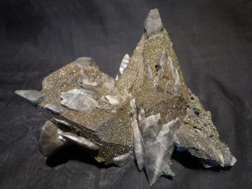 Calcite and Marcasite
Brushy Creek Mine, Reynolds County, Missouri, USA
26 x 19 x 11.4 cm (Author: Don Lum)