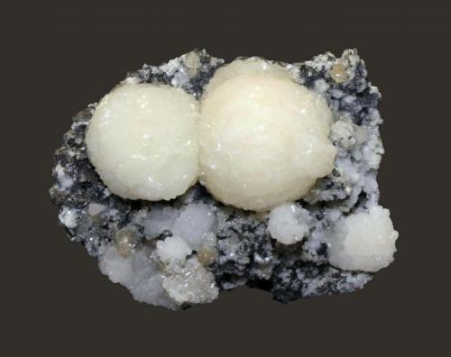 Stilbite and heulandite
Braen Quarry, Haledon, Passaic County, New Jersey, USA
5.9 x 4.7 cm
Stilbite spheres with heulandite (Author: Frank Imbriacco)