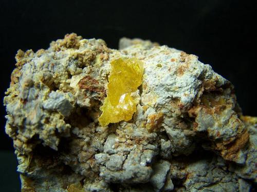 Wulfenite
Mina Laura - Los Lastonares - Albuñuelas - Granada - Spain
8 x 4 cm (Crystal of 1,3 x 0,8 cm) (Author: panchito28)