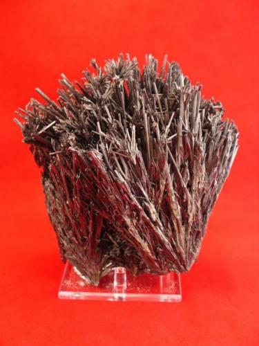 Stibnite
Rumania
14.7 x 10 x 13 cm (Author: Don Lum)