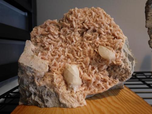 Dolomite
Lawrence County, Arkansas, USA
23 x 17.8 x 13.3 cm
Pink Dolomite (Author: Don Lum)