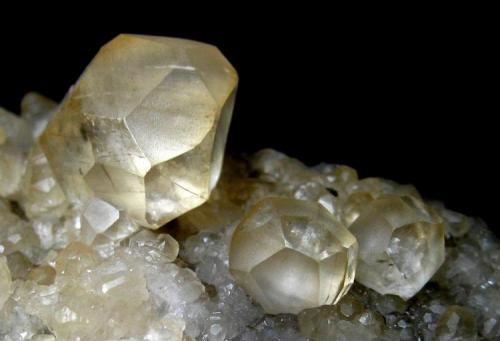 Calcite
La Cuerre Mine, Rionansa (Herrerías), La Florida mining area, Sierra de Arnero, Cantabria, Spain
Largest crystal 1,5 cm (Author: Tobi)