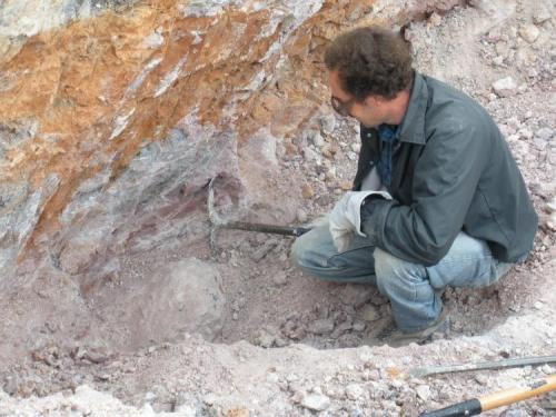 Jay M. with 22.5 kg geode
Dugway, Utah, USA (Author: John Medici)