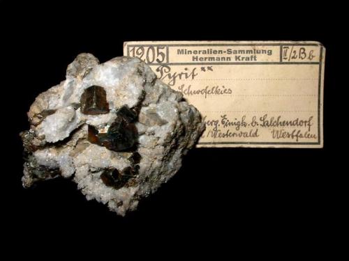 Pyrite, siderite, quartz
Pfannenberger Einigkeit mine, Salchendorf, Siegerland, Northrhine-Westphalia, Germany.
6 x 5 cm (Author: Andreas Gerstenberg)