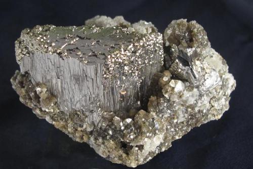 Arsenopyrite, Muscovite, Dolomite
Panasqueira Mine, Couto Mineiro da Panasqueira, Panasqueira, Covilhã, Castelo Branco District, Portugal
6.5x3.2x4.5 cm (Author: JoséMiguel)