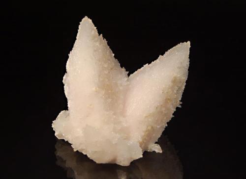 Calcite
Boldut Mine, Cavnic, Maramures, Romania
5.0 x 5.5 cm.
Pale pink manganoan calcites. The angle at which the two crystals intersect make me think that these are possible twinned on the ’butterfly’ law. (Author: crosstimber)