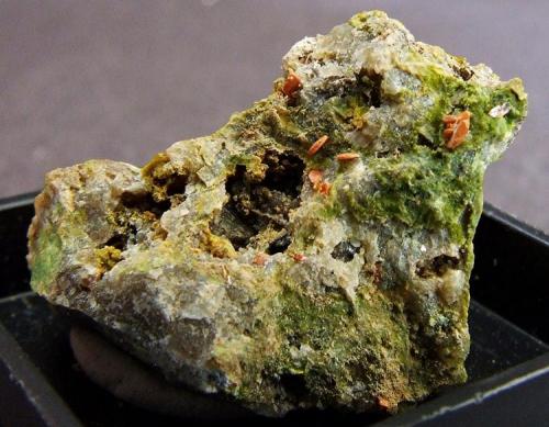 Crocoite w Pyromorphite
La Cantonnier Vein, Nontron, Dordogne, Aquitane, France.
20 x 16 mm (Author: nurbo)