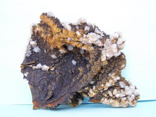 Limonite and Calcite
Trinidad Mine - Benalmádena - Málaga - Andalusia - Spain
14 x 10 cm
Back side of the specimen (Author: panchito28)