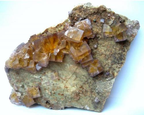Fluorite
Zehntausend Ritter Mine, Frohnau, Annaberg District, Erzgebirge, Saxony, Germany
Specimen size 9 cm, largest crystal 1,5 cm (Author: Tobi)