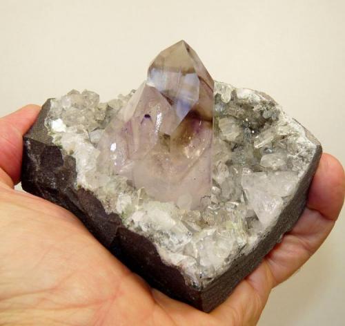 Quartz
Brandberg, Namibia
92 x 79 x 70 mm (largest crystal 61 mm long)
Same specimen as above (Author: Pierre Joubert)