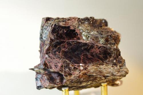 Biotita (var. Trelavaurita)
Trelavaur Lithia Mine, St Dennis, Hensbarrow, Cornualles, Inglaterra, Gran Bretaña
60x45x20 mm
Reverso de la pieza anterior. (Autor: Juan María Pérez)