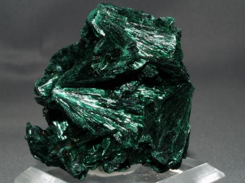 Malachite
Kasompe, Zambia
5 x 5 x 4.5 cm
Fibrous Malachite (Author: Joseph D'Oliveira)