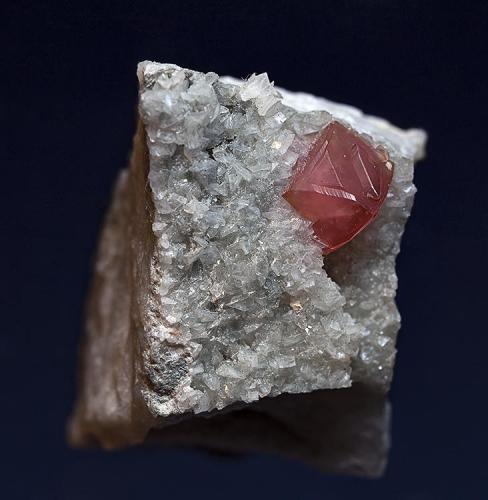 Rhodochrosite
Foote Lithium Co. Mine, Kings Mountain District, Cleveland Co., North Carolina, USA
2.0 x 2.8 cm (Author: am mizunaka)