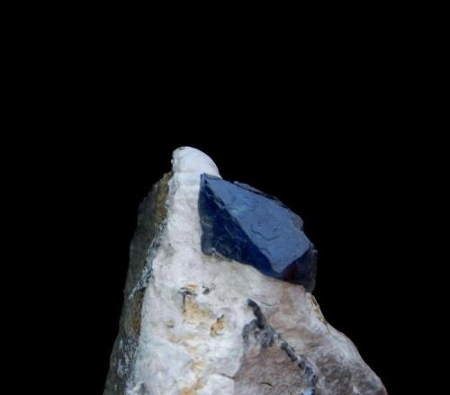 Quartz
La Juanona quarry - Antequera - Málaga - Andalusia - Spain
6,1 x 5,3 cm.
Blue Quartz
Doubly terminated crystal; 1,7 x 1,6 cm. (Author: DAni)