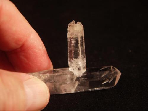 Quartz
Jeffrey Quarry, Pulaski County, Arkansas, USA
5.6 x 3.4 x 1.2 cm (Author: Don Lum)