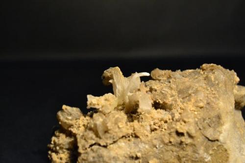 Yeso
Peón, Villaviciosa, Asturias, España
10 x 5 x 4 Cm.
Otra cara de la pieza anterior, grupo de cristales 4 x 3 Cm. (Autor: Quexigal)