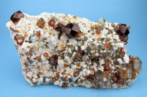 Spessartina (Espesartina), Ortoclasa, Cuarzo
Wushan Spessartine Mine, Tongbei, Yunxiao Co., Zhangzhou Prefecture, Fujian Province, China
93 mm x 49 mm x 36 mm (Autor: Carles Millan)