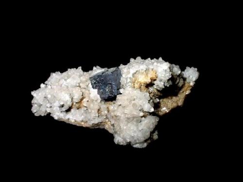 Galena, calcite, dolomite
Sachtleben mine, Meggen, Sauerland, Northrhine-Westphalia, Germany.
6 x 3,5 cm (Author: Andreas Gerstenberg)