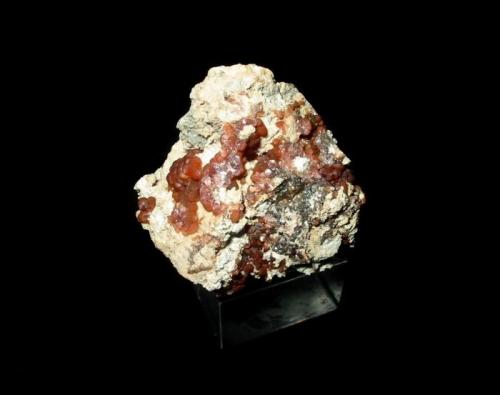 Rhodochrosite
Amalienhöhe mine, Waldalgesheim, Hunsrück, Rhineland-Palatinate, Germany.
4 x 3,5 cm (Author: Andreas Gerstenberg)