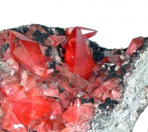 Rhodochrosite, fluorite.
Uchucchacua Mine, Oyon Province, Lima Department, Peru
84 mm x 65 mm

Close-up view (Author: Carles Millan)