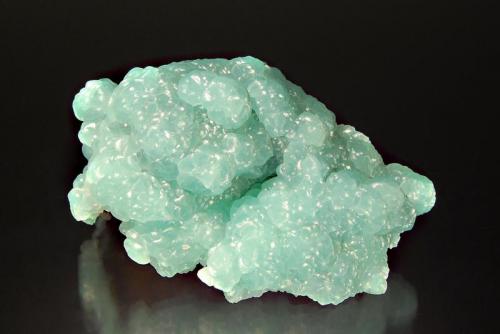Smithsonite
San Antonio Mine, Santa Eulalia, Mun. de Aquiles Serdán, Chihuahua, Mexico
5.0 x 7.5 cm.
Botryoidal smithsonite that could almost be mistaken for the Kelly Mine. (Author: crosstimber)
