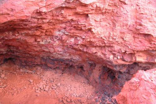 Filón Sur, Tharsis, Alosno, Huelva, Spain
A pocket performed by rockhunters looking for the beautiful goethite of Filon Sur. (Author: Cesar M. Salvan)
