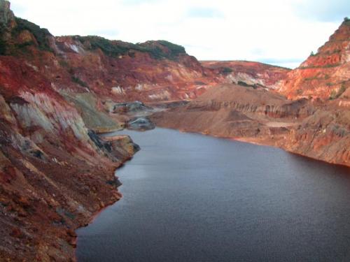 Filón Sur, Tharsis, Alosno, Huelva, Spain
Filon Sur open pit overview. At left is located the lead rich gossan. (Author: Cesar M. Salvan)