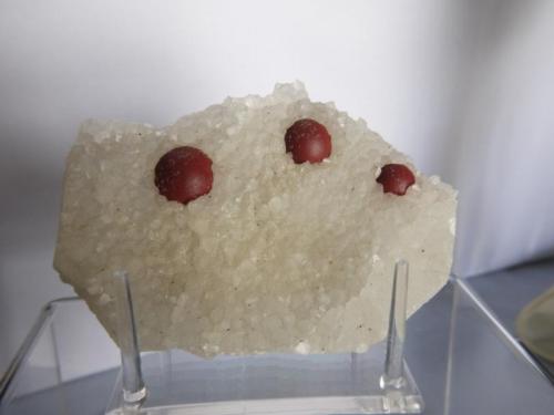 Fluorite, Quartz
Mahodari Quarry, near Nasik, Maharashtra Province, India
11.2 x 7.7 x 1.2 cm

Red Fluorite Balls on Quartz (Author: Don Lum)