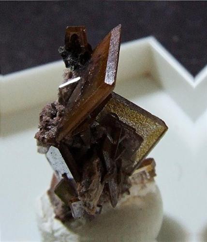 Wulfenite
Tsumeb, Otjikoto region, Namibia.
Wulfenite to 7 mm (Author: nurbo)