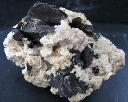 Ilmenita
Península de Kola, Rusia.
75 x 56 x 58 mm. (Autor: José Luis Zamora)