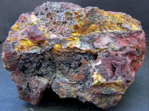 Goethita
Corta Filón Sur, Tharsis, Huelva, Andalucía, España.
60 x 50 x 30 mm (Autor: José Luis Zamora)