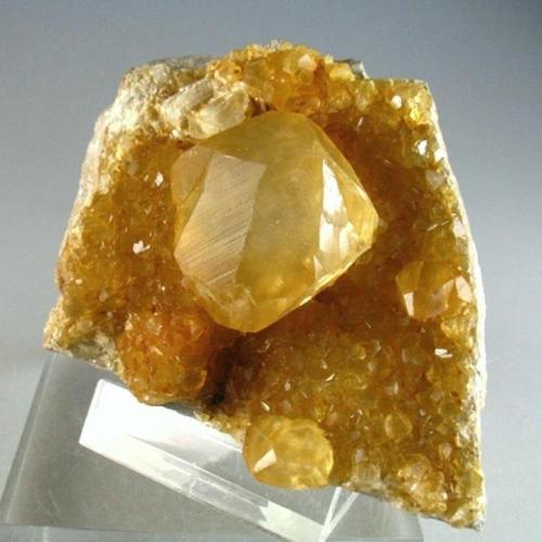 Calcite
La Sambre Quarry, Landelies, Hainaut Province, Belgium
Specimen size 7 cm (Author: Tobi)