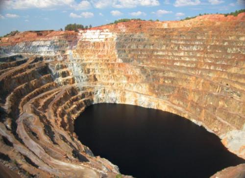 The famous Atalaya open pit, (Rio Tinto, Huelva, Spain)... (Author: Cesar M. Salvan)