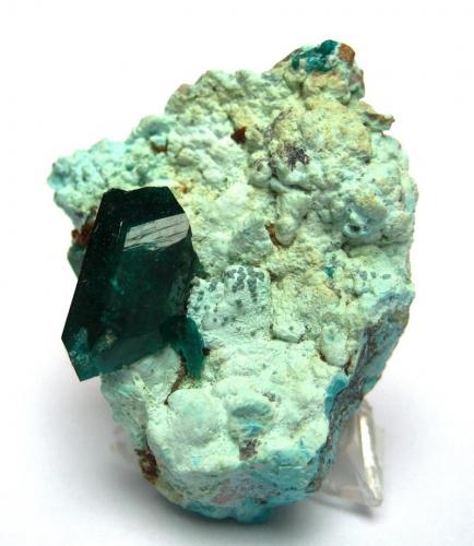 Dioptase on chrysocolla
Omaue Mine, Kaokoveld Plateau, Kunene Region, Namibia
Specimen height 3 cm, dioptase crystal 13 mm (Author: Tobi)