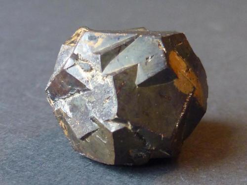 Pirita<br />Mal Pas Quarry, Almenara, Comarca Plana Baixa, Castellón / Castelló, Valencian Community / Comunitat Valenciana, Spain<br />1,8 x 1,6 cm.<br /> (Autor: javier ruiz martin)