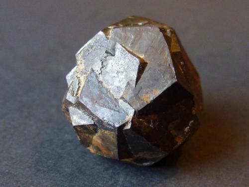 Pirita<br />Mal Pas Quarry, Almenara, Comarca Plana Baixa, Castellón / Castelló, Valencian Community / Comunitat Valenciana, Spain<br />1,8 x 1,6 cm.<br /> (Autor: javier ruiz martin)