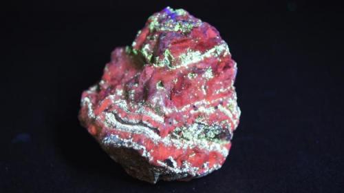 Willemita, Calcita y Fluorita - Fluorescente
Purple Passion Mine, Red Picacho District, Wickenburg, Yavapai Co., Arizona, USA.
58 x 55 x 62 mm
Luz UV onda corta (Autor: Daniel C.M.)