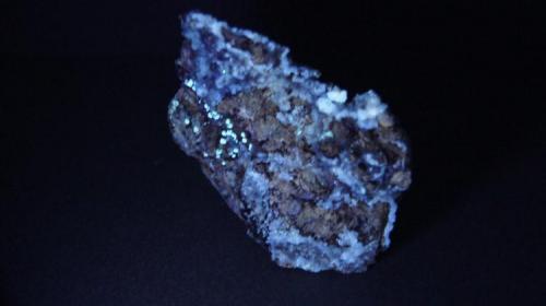 Estroncianita - Fluorescente
Montevives, Alhendín, Granada, Andalucía, España.
10 x 10 x 5 cm
Luz UV onda corta. (Autor: Daniel C.M.)