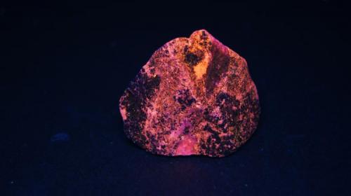 Dolomita, Calcita - Fluorescente
Langban, Suecia.
68 x 55 mm
Luz UV onda corta (Autor: Daniel C.M.)
