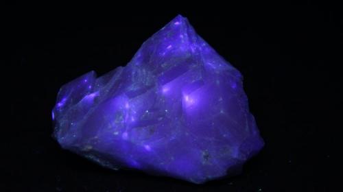 Calcita - Fluorescente
Mures, Alcalá la Real, Jaén, Andalucía, España.
82 x 65 mm
Luz UV onda corta (Autor: Daniel C.M.)