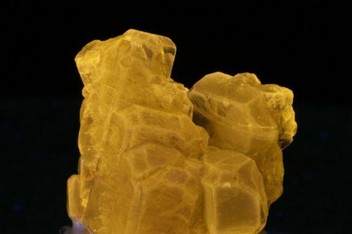 Fluorapatito - Fluorescente
Medina, Minas Gerais, Brasil
15 x 15 mm aprox.
UV Onda corta (Autor: Iván Blanco (PDM))