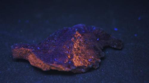 Cinabrio, Dolomita - Fluorescente
Almadén, Ciudad Real, Castilla la mancha, España.
65 x 38 mm
Uv onda corta (Autor: Daniel C.M.)