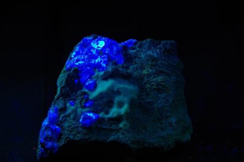 Benitoita - Fluorescente
San Benito Co, California, EEUU
60x50x30 mm
La Benitoita con onda corta es azul. (Autor: Juan María Pérez)