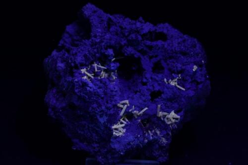 Cerusita - Fluorescente
Cantera San Valentín, La Unión, Murcia, España
10 x 10 cm aprox.
UV Onda Larga (Autor: Iván Blanco (PDM))